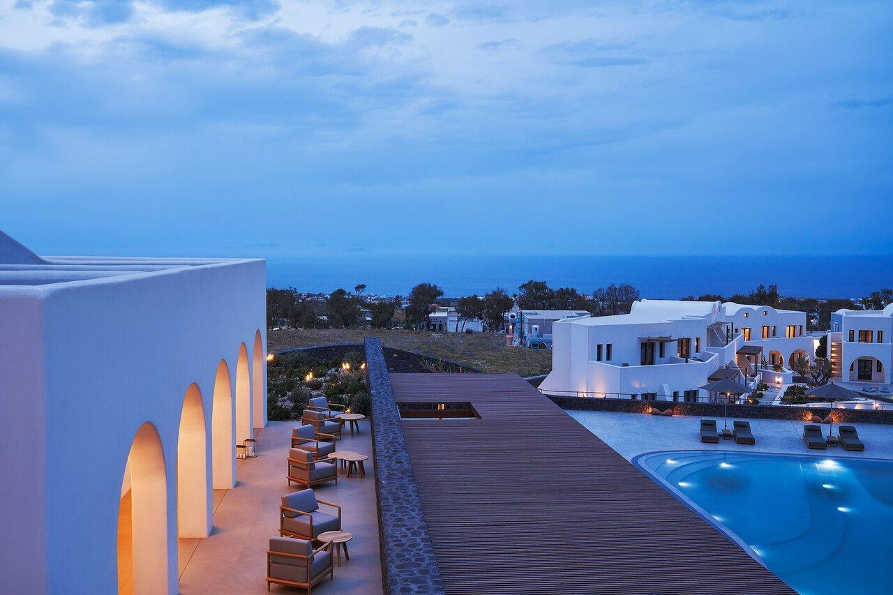 Orama Hotel & Spa 산토리니 외부 사진 The hotel at night