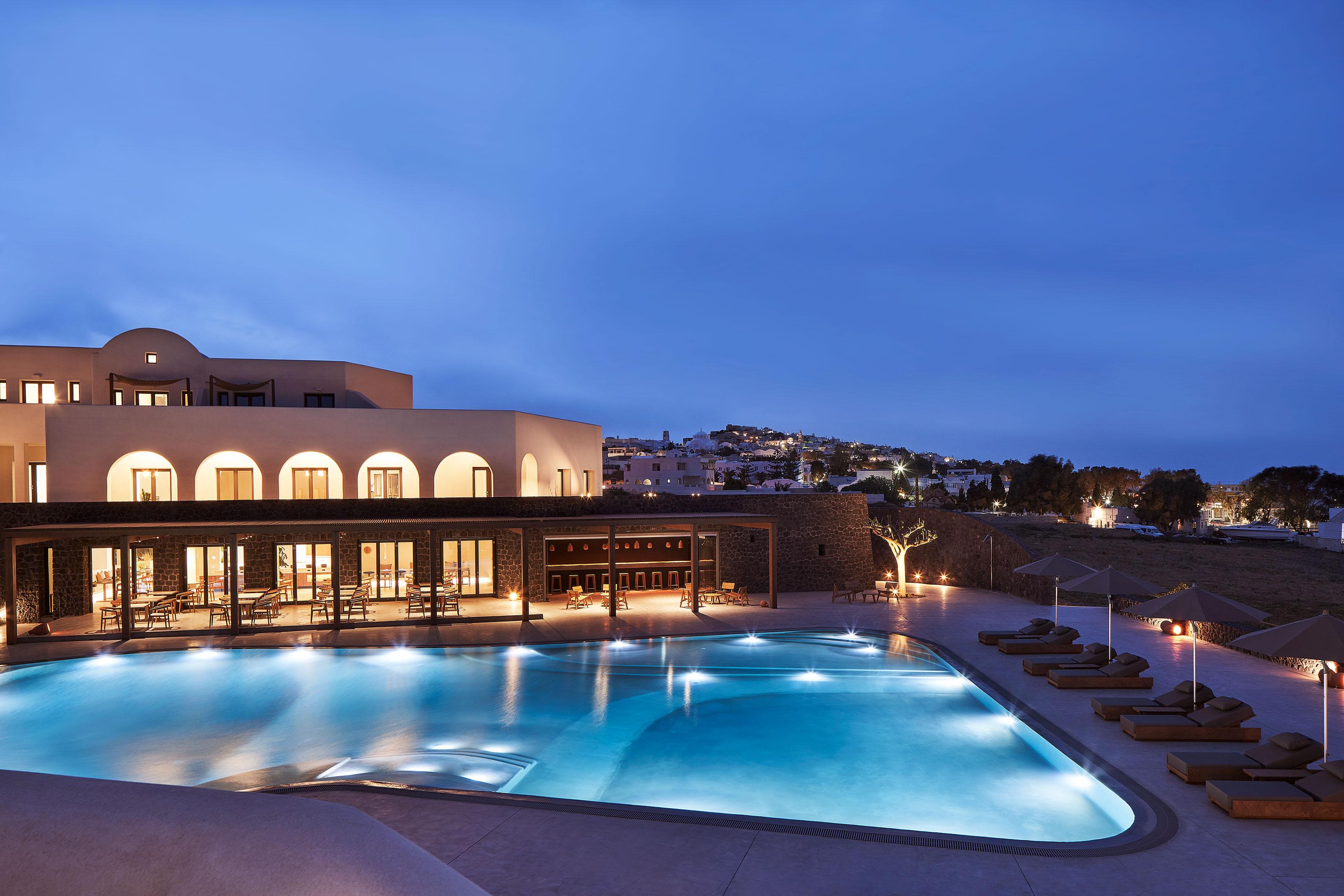 Orama Hotel & Spa 산토리니 외부 사진 The resort at night