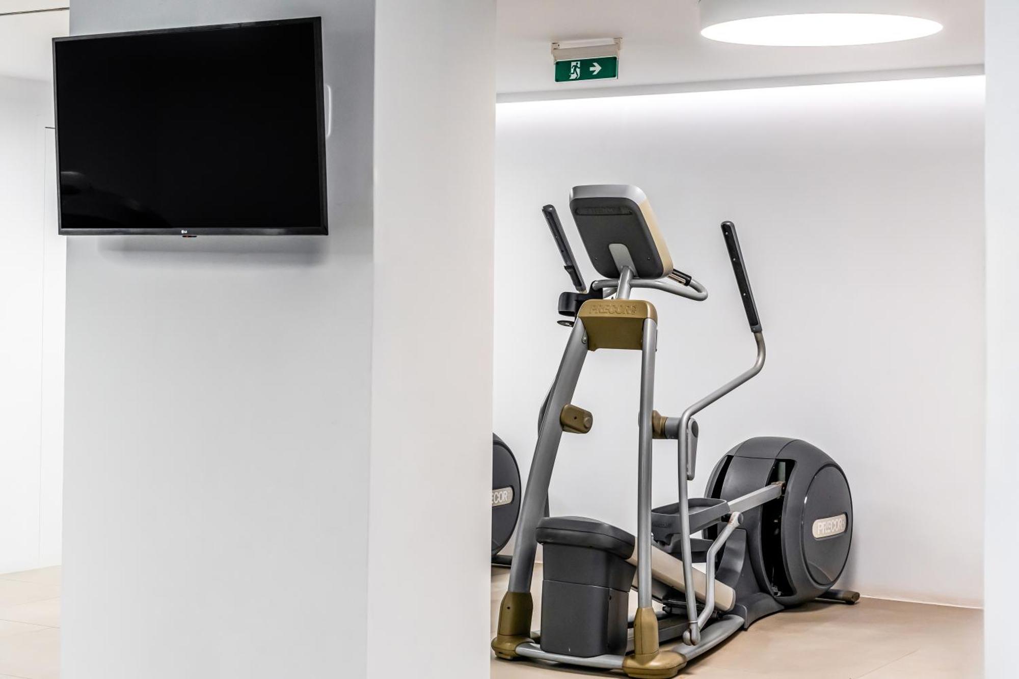 Orama Hotel & Spa 산토리니 외부 사진 A cross trainer