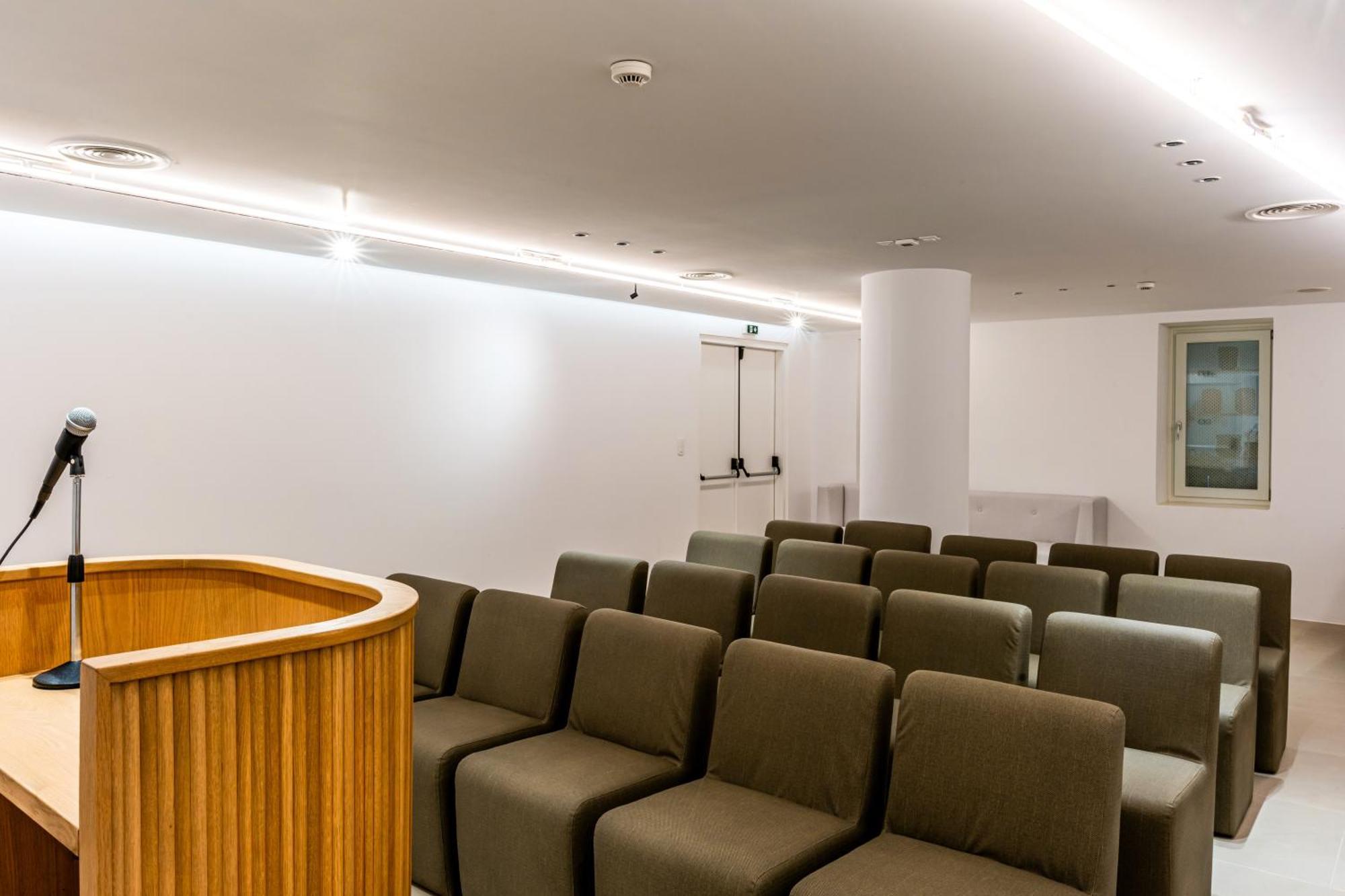 Orama Hotel & Spa 산토리니 외부 사진 The synagogue's interior